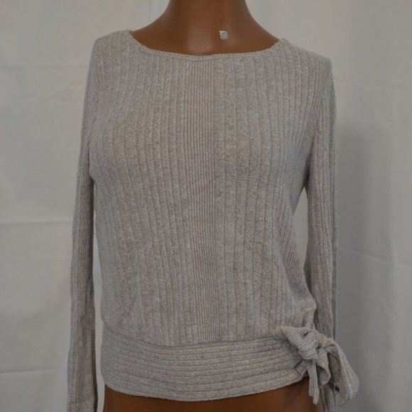 Gray sweater like top - Picture 1 of 4